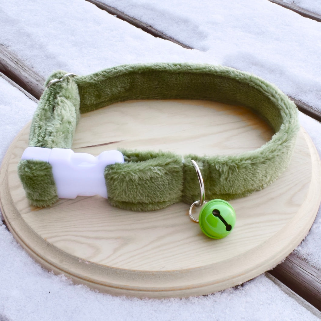 PRE-ORDER Forest Green Fluffy Collar 12-18 inch